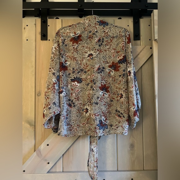 LIKE NEW Wishlist Tie Front Blouse - Picture 9 of 10